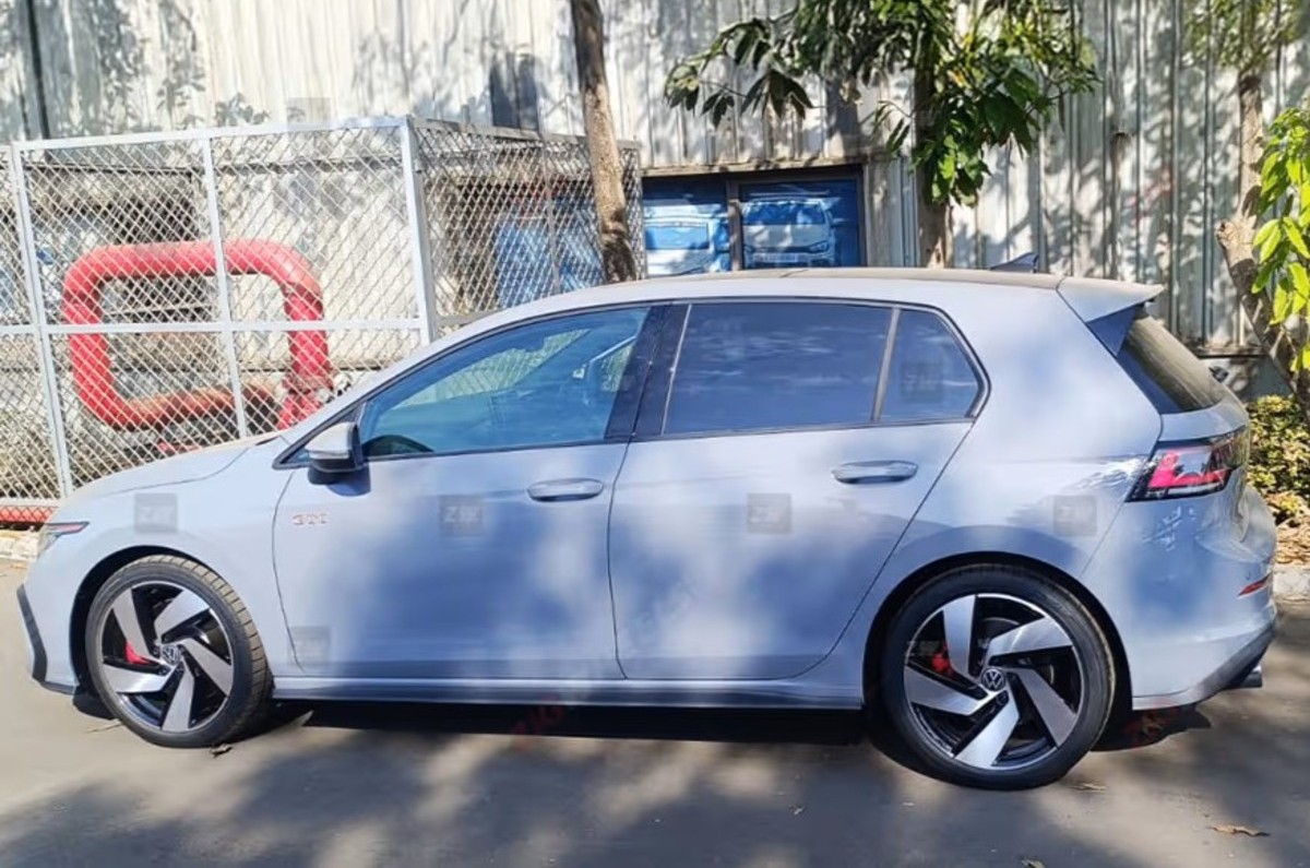 Volkswagen Golf GTI India spy shot